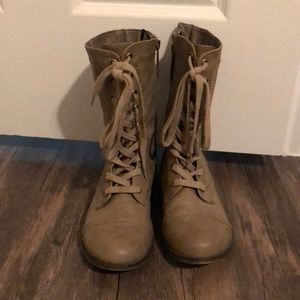 Combat boots